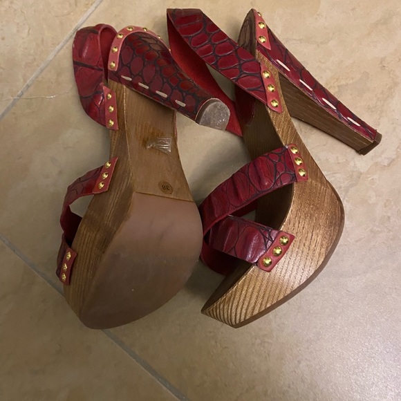 Miu miu platforms in red crocodile skin - Picture 4 of 5